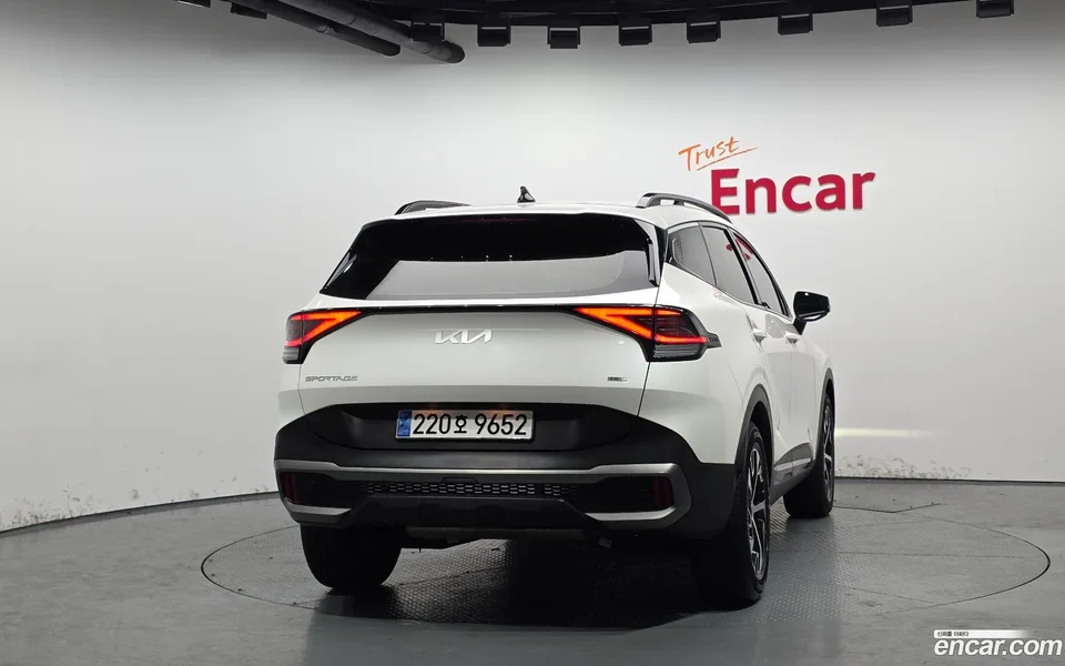 Kia Sportage Hybrid 2WD 2023 — миниатюра 4