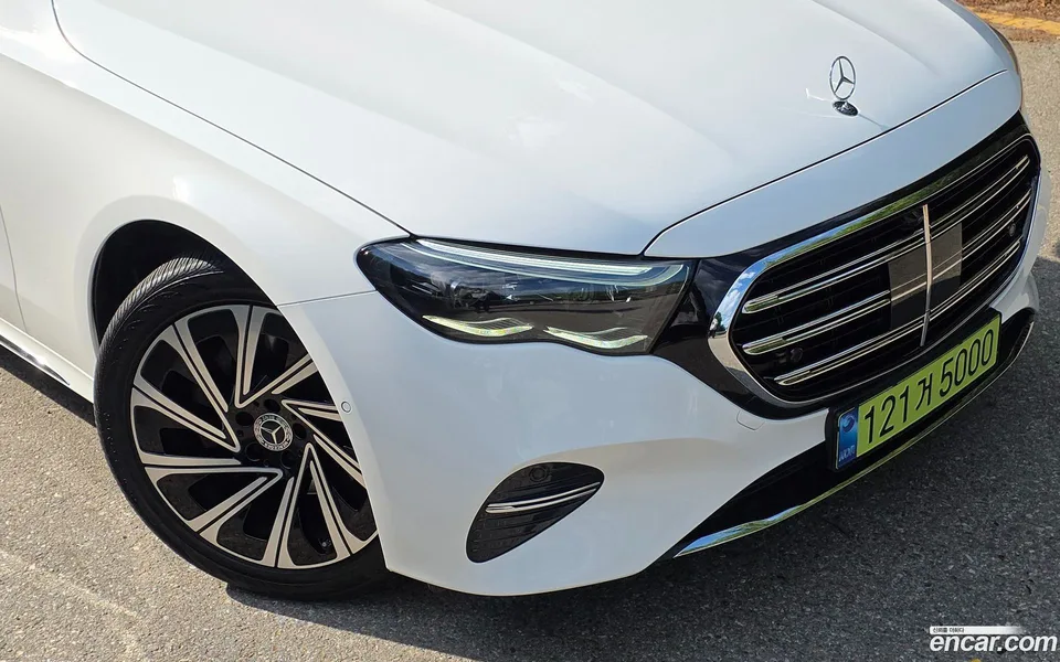 Mercedes-Benz E-Class E300 4MATIC 2024 — миниатюра 3