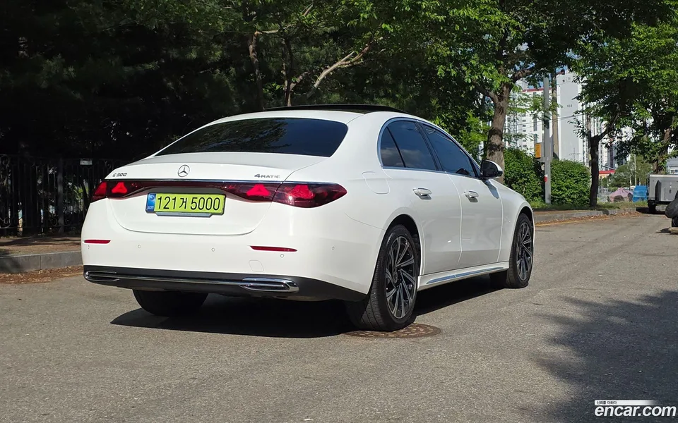 Mercedes-Benz E-Class E300 4MATIC 2024 — миниатюра 5