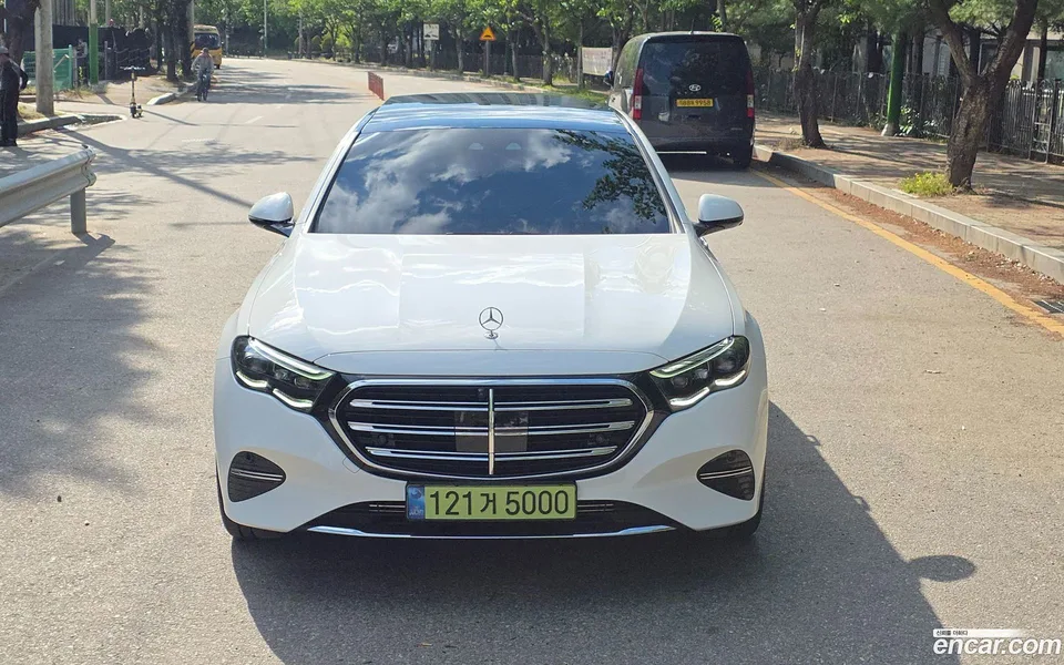Mercedes-Benz E-Class E300 4MATIC 2024 — фото 1, купить с доставкой в Москву