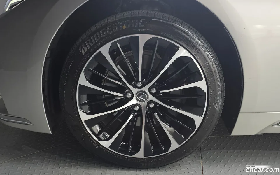 Lexus LS 500h 3.5 AWD 2023 — миниатюра 2