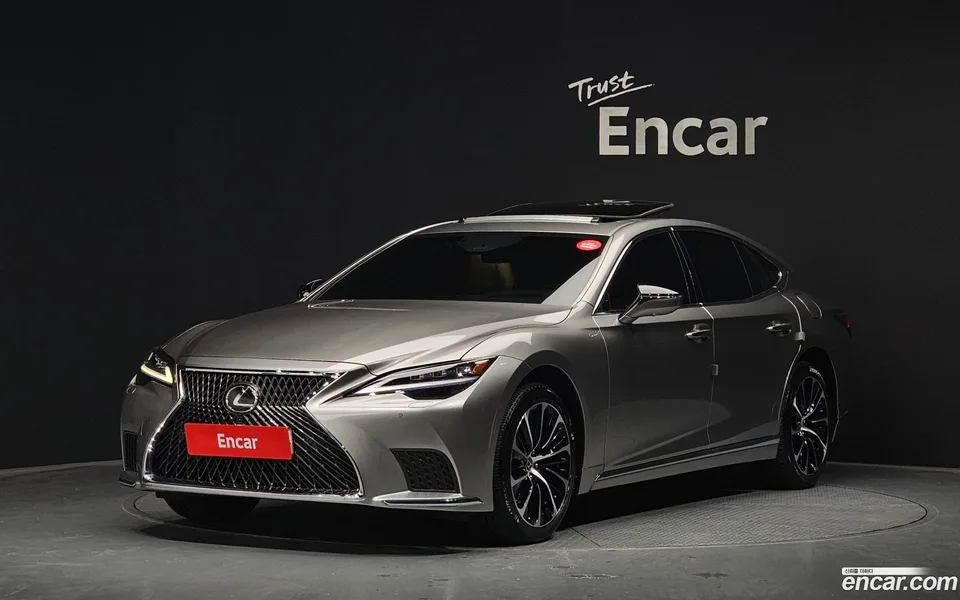 Lexus LS 500h 3.5 AWD 2023 — фото 1, купить с доставкой в Москву