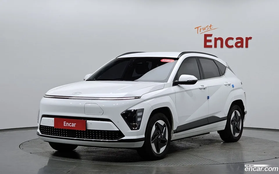Hyundai Kona Electric 2023 — фото 1, купить с доставкой в Москву