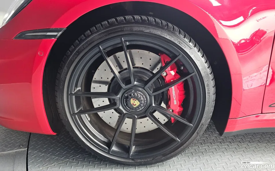Porsche 911 (992) GTS 2022 — миниатюра 2