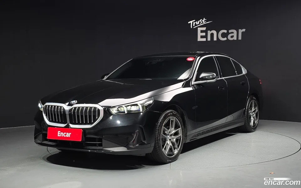 BMW 5 Series 530i xDrive 2023 — фото 1, купить с доставкой в Москву