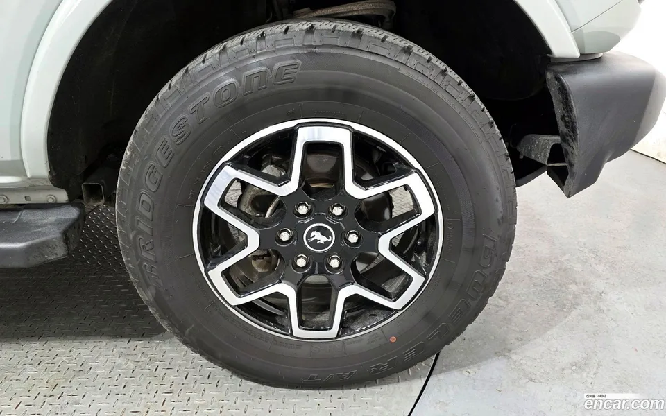 Ford Bronco 2.7 2023 — миниатюра 2