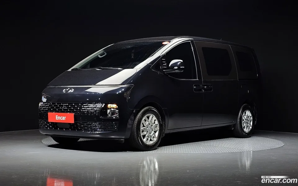 Hyundai Staria 3 2023 — фото 1, купить с доставкой в Москву