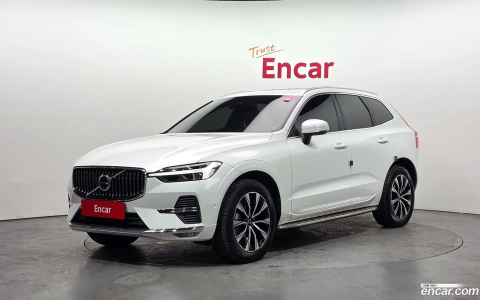 Volvo XC60 B5 2023 — фото 1, купить с доставкой в Москву