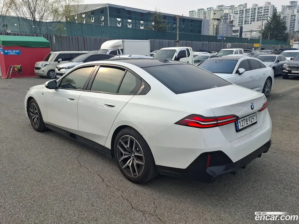 BMW 5 Series 523d M 2024 — миниатюра 3