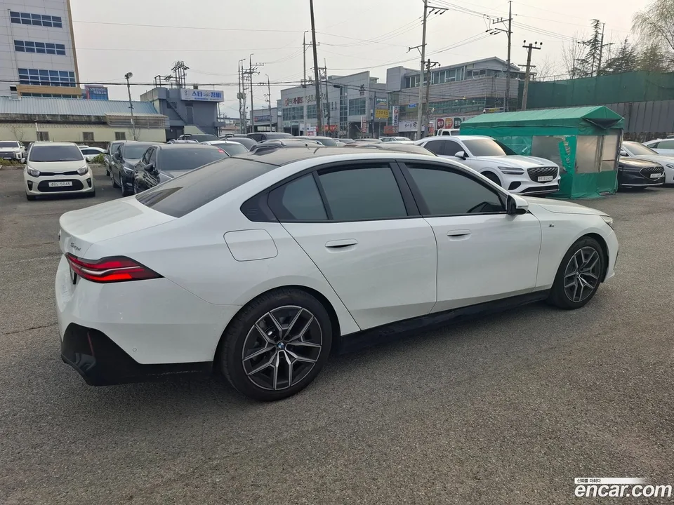 BMW 5 Series 523d M 2024 — миниатюра 4