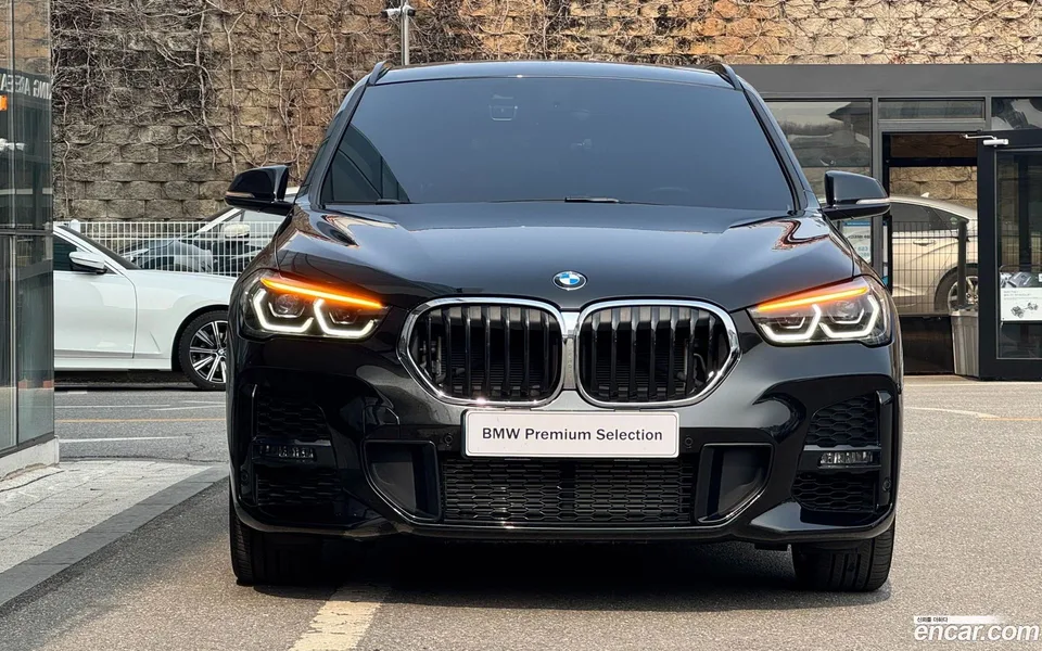 BMW X1 xDrive 20i M 2022 — миниатюра 3
