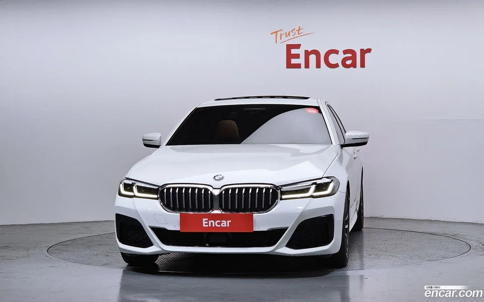 BMW 5 Series 520i M 2023 — миниатюра 3