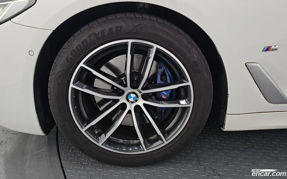 BMW 5 Series 520i M 2023 — миниатюра 5