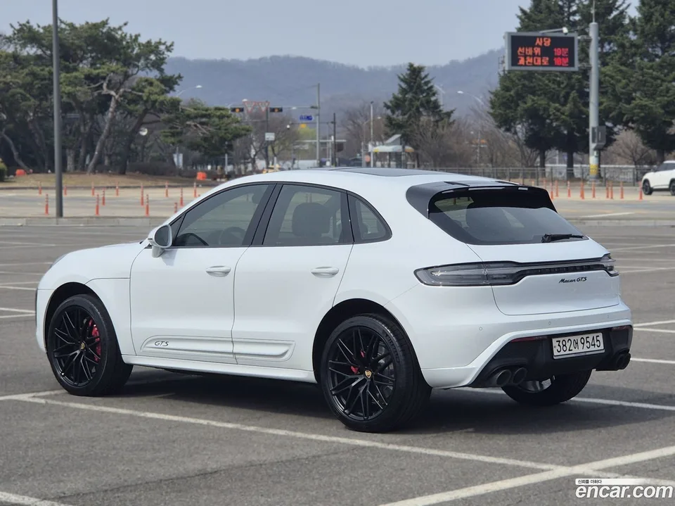 Porsche Macan 2.9 GTS 2023 — миниатюра 2