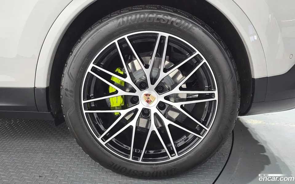 Porsche Cayenne 3.0 E- 2025 — миниатюра 5