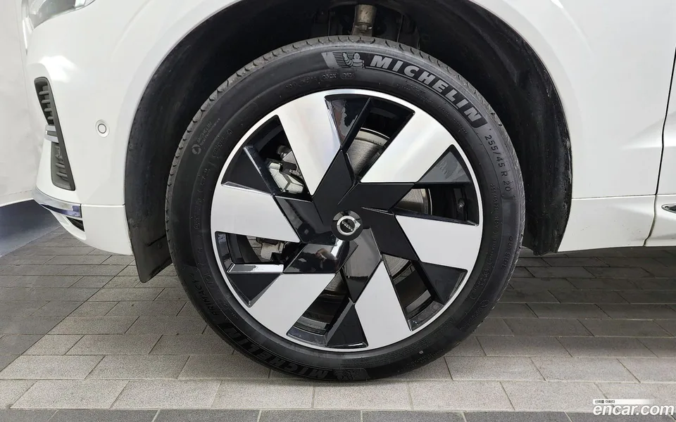 Volvo XC60 T8 2025 — миниатюра 2
