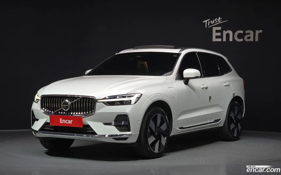 Volvo XC60 T8 2025 — фото 1, купить с доставкой в Москву