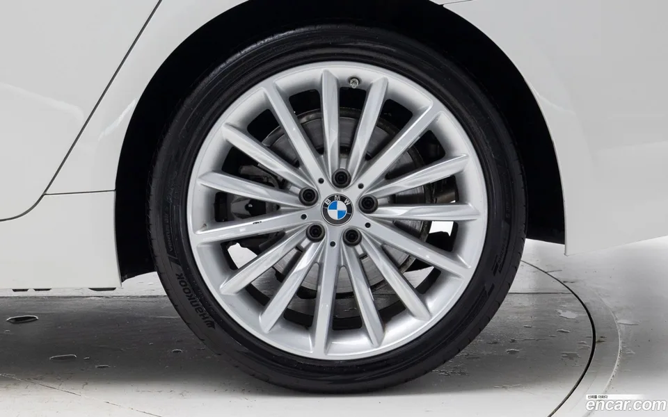 BMW 5 Series 530i 2023 — миниатюра 2