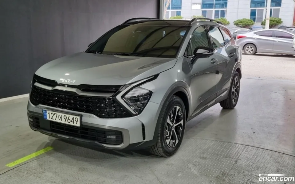Kia Sportage Hybrid 2WD 2023 — фото 1, купить с доставкой в Москву