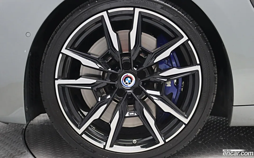 BMW 8 Series M850i xDrive 2022 — миниатюра 5