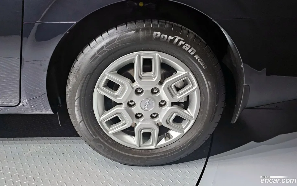 Hyundai Staria 9 2024 — миниатюра 2