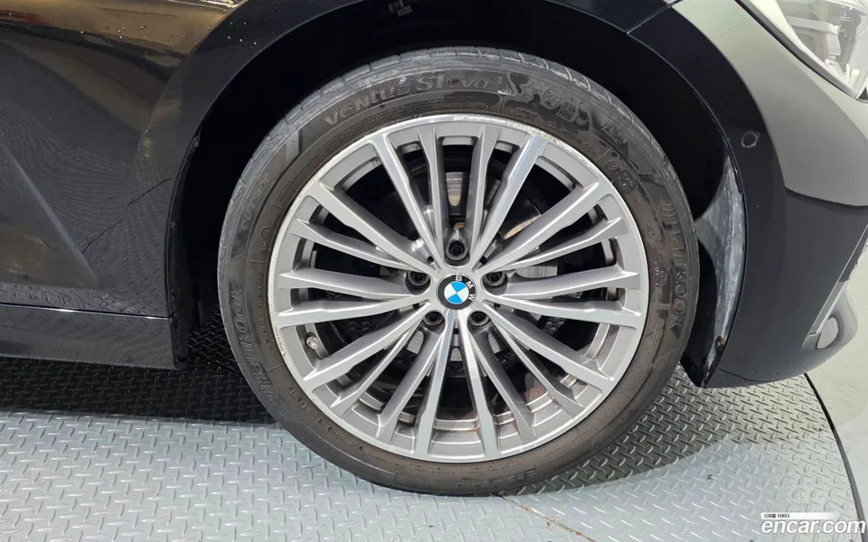 BMW 3 Series 320i 2022 — миниатюра 2