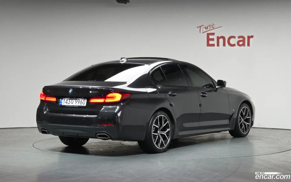 BMW 5 Series 530i xDrive M 2023 — миниатюра 2