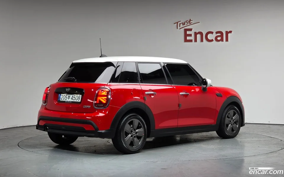 MINI Cooper 5 2023 — миниатюра 2