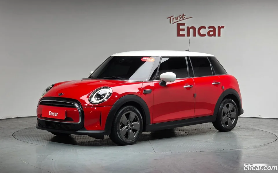 MINI Cooper 5 2023 — фото 1, купить с доставкой в Москву