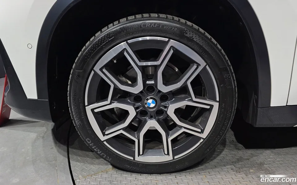 BMW X1 xDrive 20i xLine 2024 — миниатюра 2