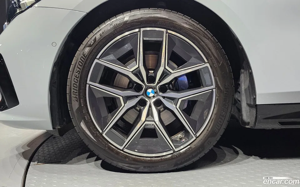 BMW 5 Series 520i M 2025 — миниатюра 2