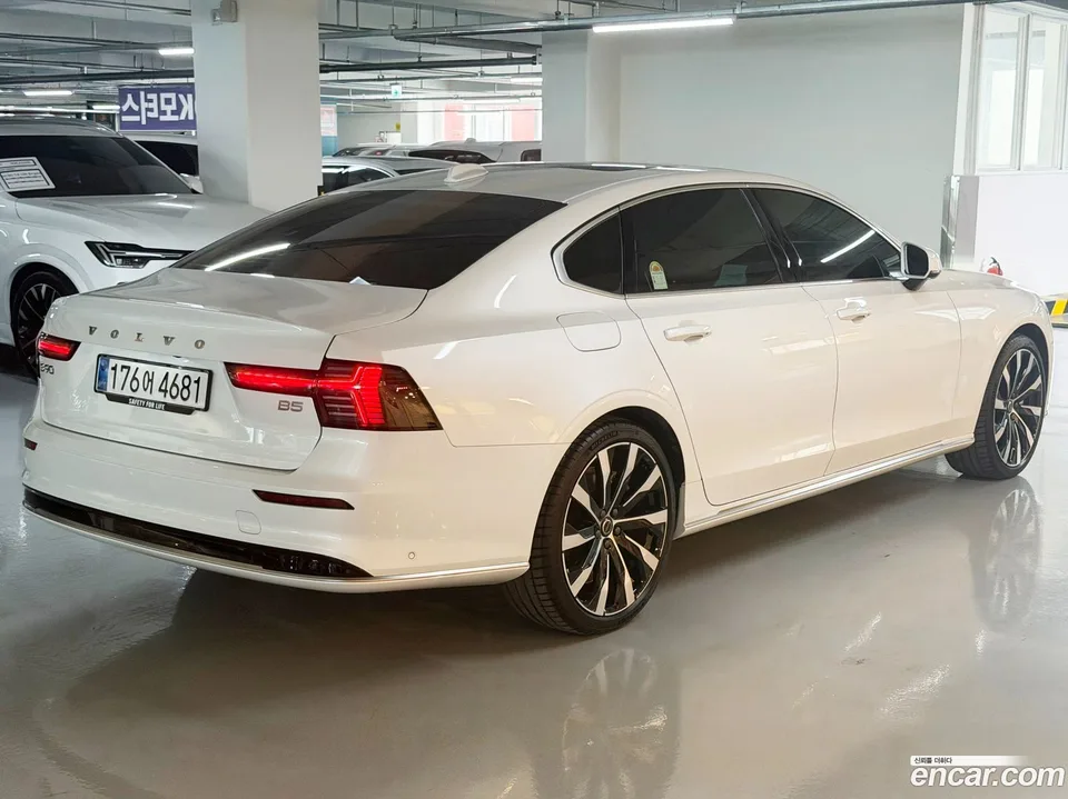 Volvo S90 B5 2025 — миниатюра 2