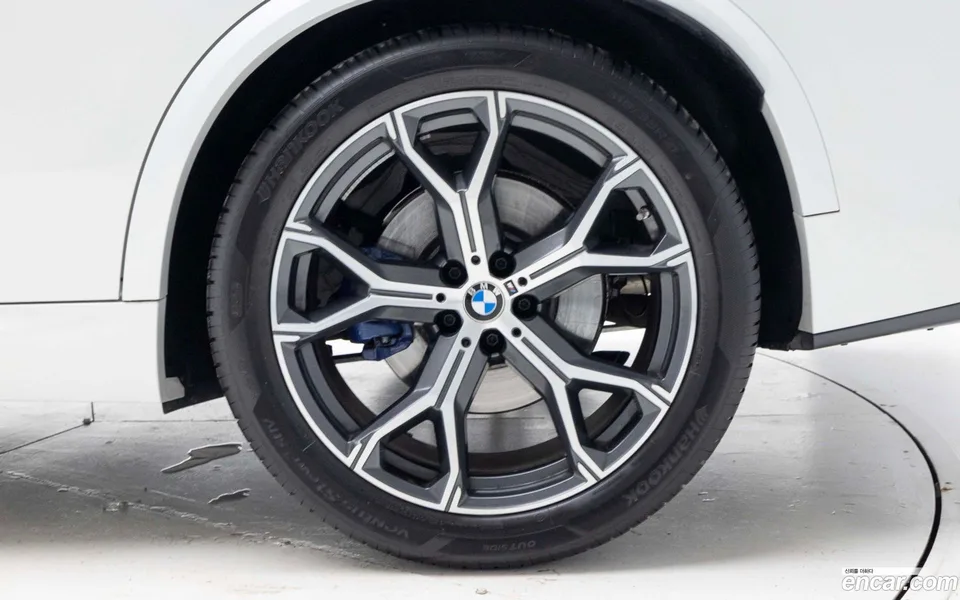 BMW X5 xDrive 40i M 2025 — миниатюра 2