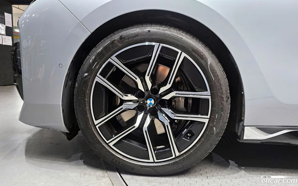 BMW 7 Series 740i sDrive M 2023 — миниатюра 2