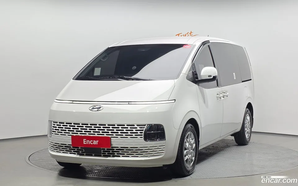 Hyundai Staria 3 2023 — фото 1, купить с доставкой в Москву