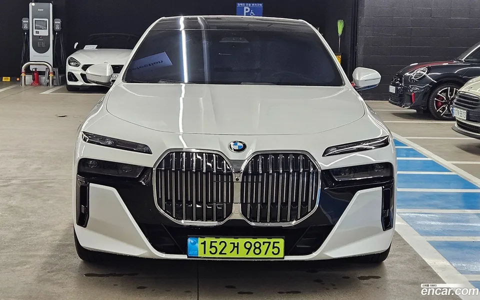 BMW 7 Series 740i xDrive M 2024 — миниатюра 3