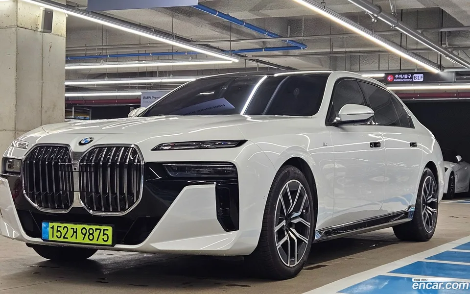 BMW 7 Series 740i xDrive M 2024 — фото 1, купить с доставкой в Москву