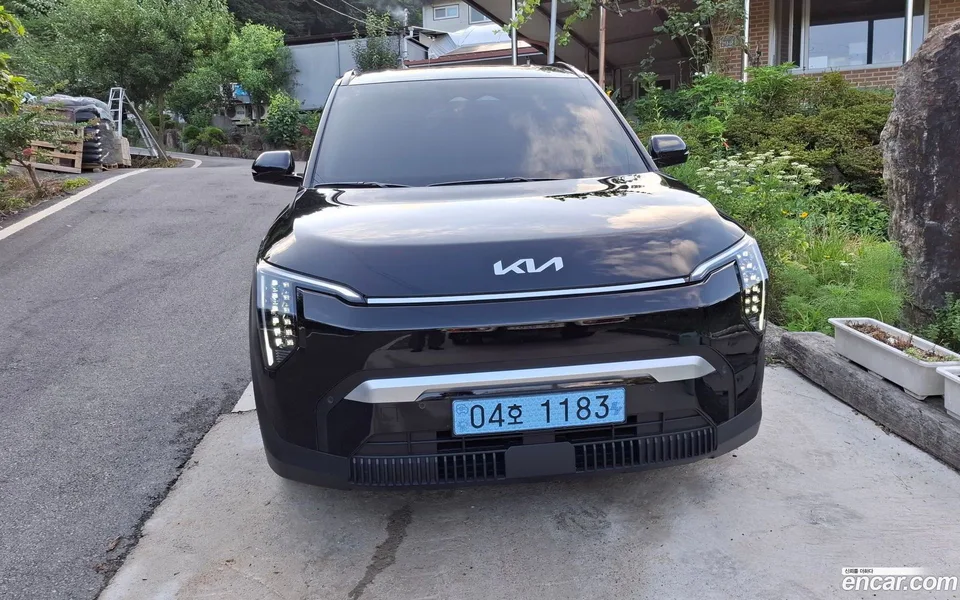 Kia EV3 2WD 2025 — фото 1, купить с доставкой в Москву
