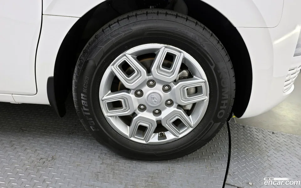 Hyundai Staria 3 2023 — миниатюра 2