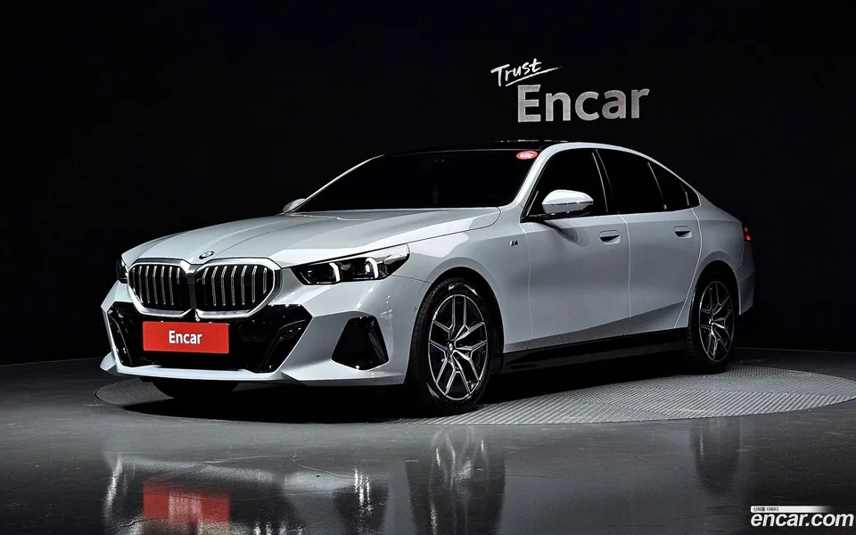 BMW 5 Series 520i M 2025 — фото 1, купить с доставкой в Москву