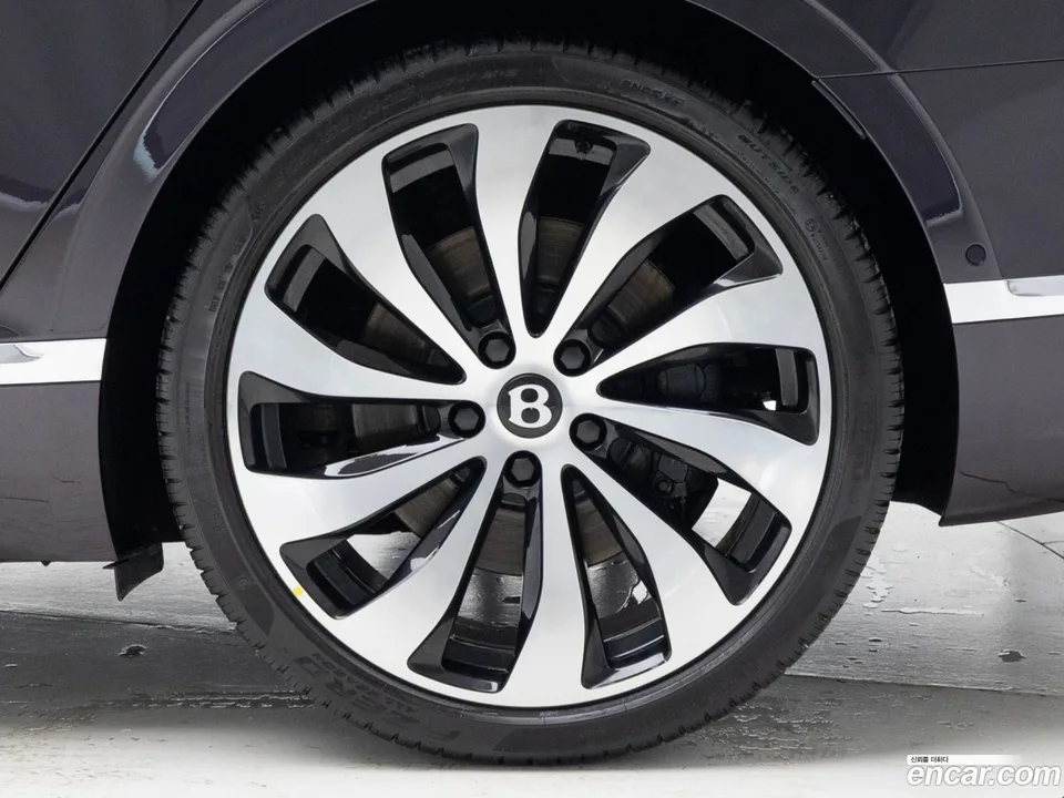 Bentley Flying Spur 4.0 2024 — миниатюра 2