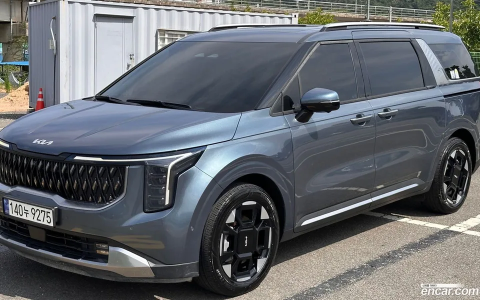 Kia Carnival HEV 7 2024 — фото 1, купить с доставкой в Москву