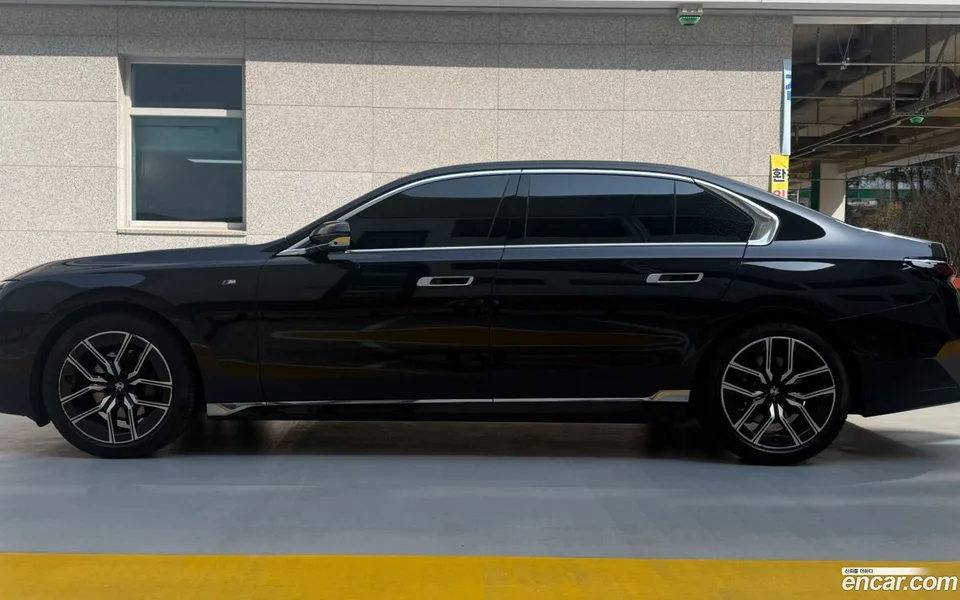 BMW 7 Series 740d xDrive M 2024 — миниатюра 4