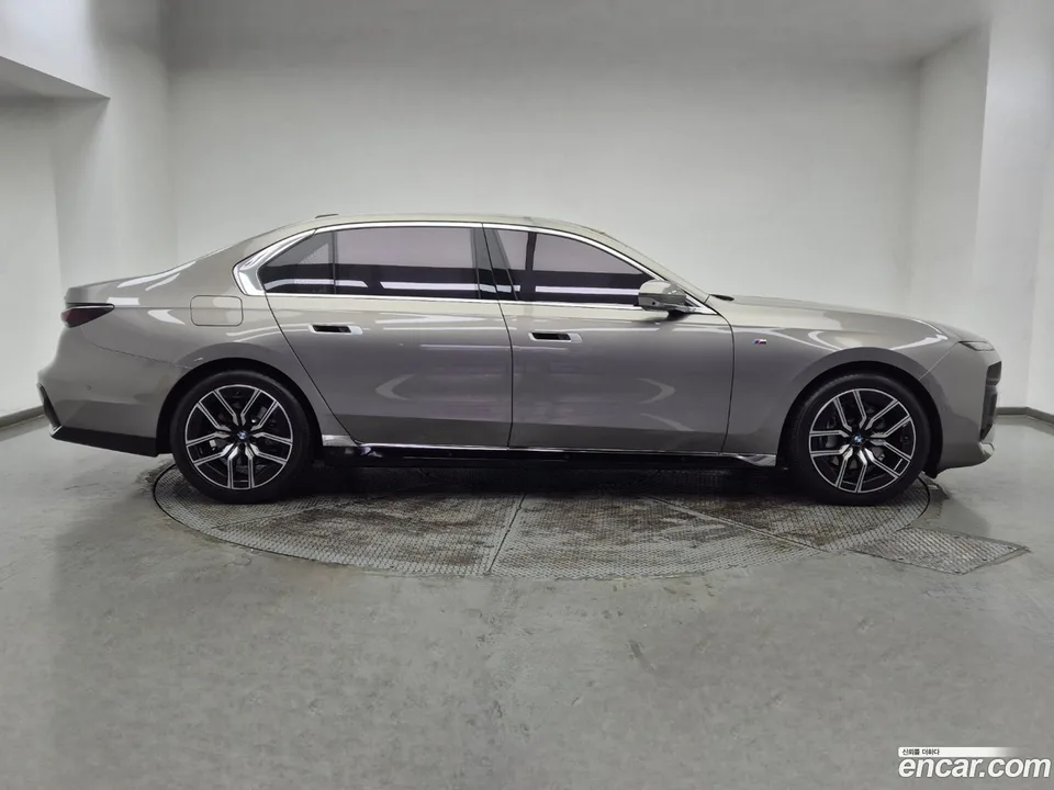 BMW 7 Series 740d xDrive M 2025 — миниатюра 2