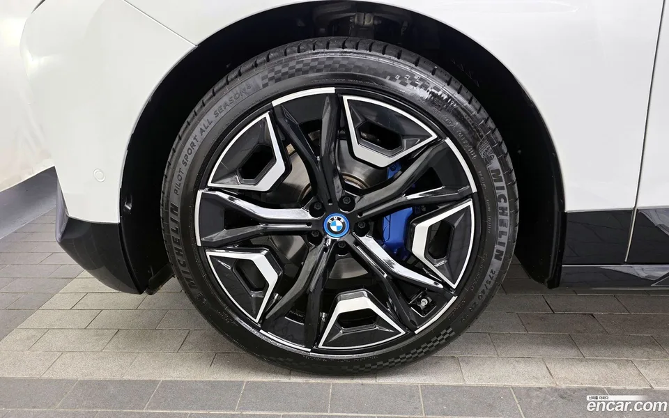 BMW iX xDrive50 2022 — миниатюра 2