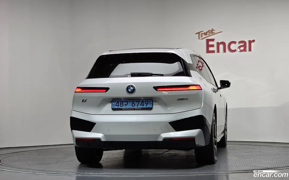 BMW iX xDrive50 2022 — миниатюра 4
