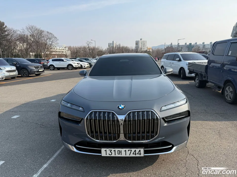 BMW 7 Series 740i sDrive 2023 — миниатюра 3