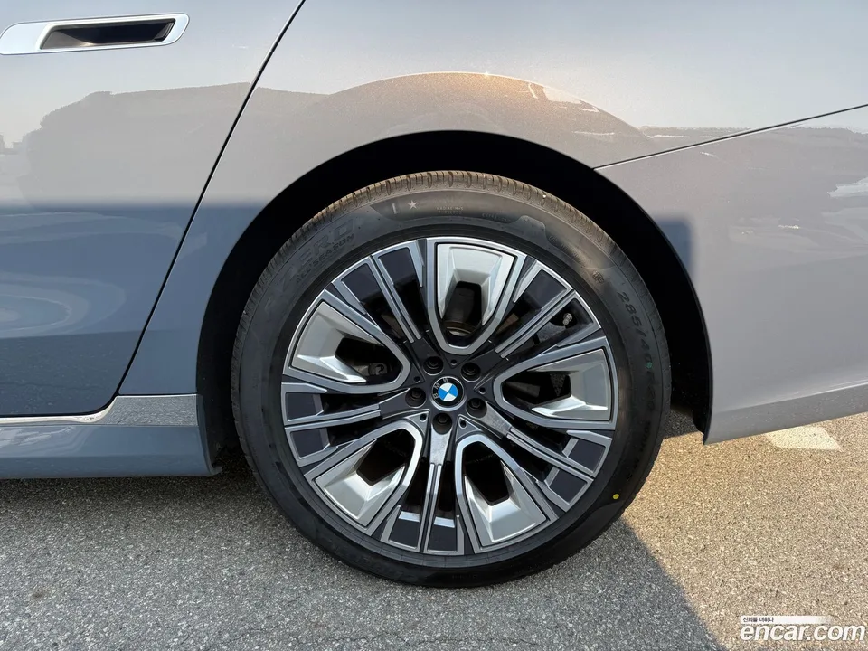 BMW 7 Series 740i sDrive 2023 — миниатюра 5