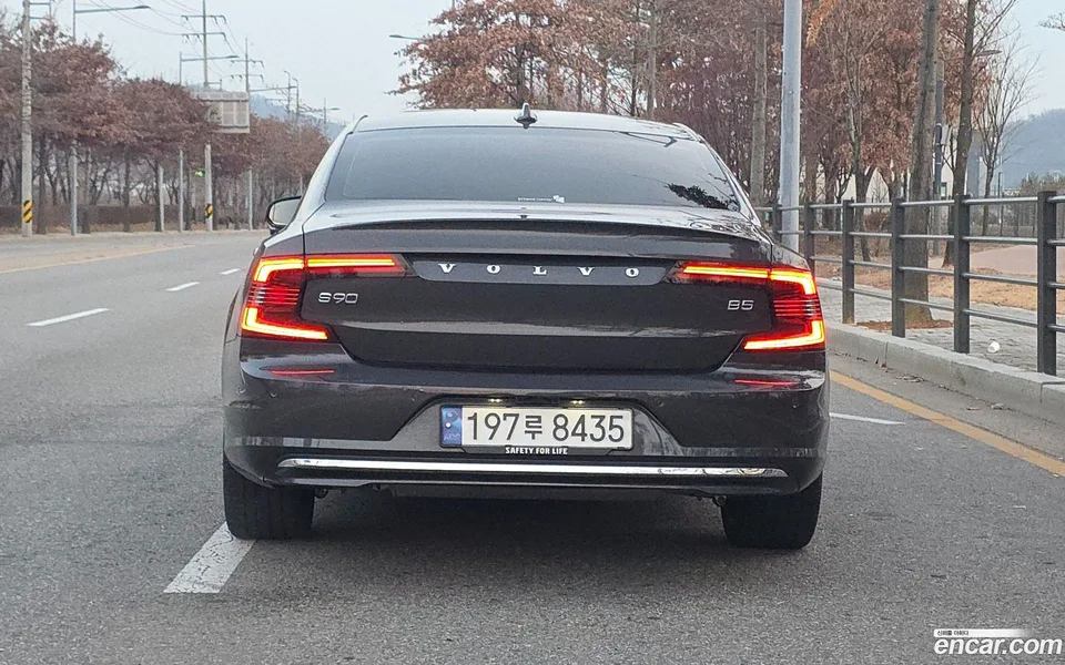 Volvo S90 B5 2023 — миниатюра 4