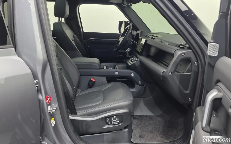 Land Rover Defender 130 P400 2024 — миниатюра 3